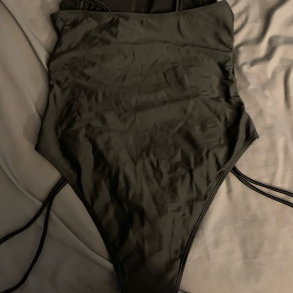 SHEIN women’s plus size swimsuit - Picture 4 of 4